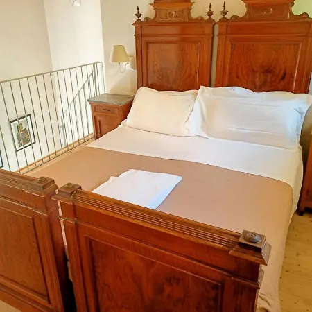 Relais Real Collegio Szálloda