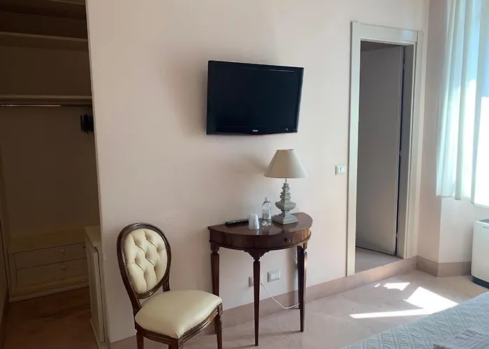 Relais Real Collegio Hotel 3*